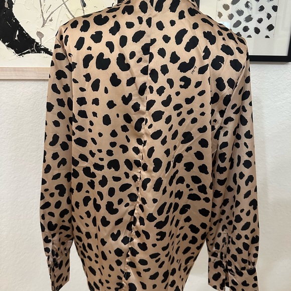 Animal print button down blouse with tie - Picture 4 of 9